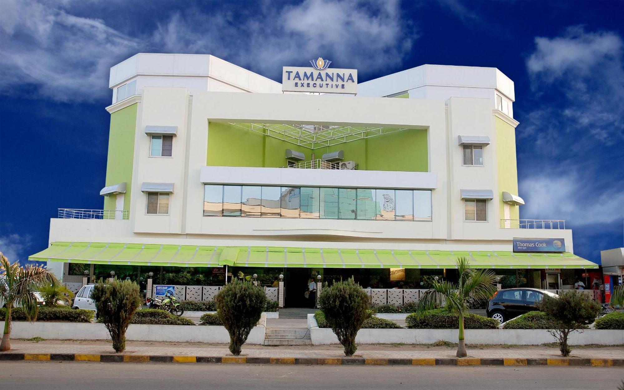 Executive Tamanna Hotel Хинджевади Екстериор снимка